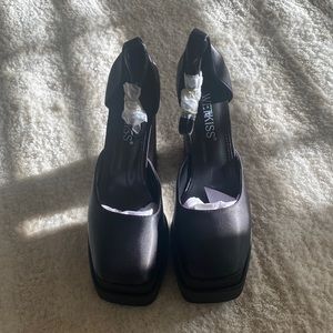 NWT Platform closed toed satin heels